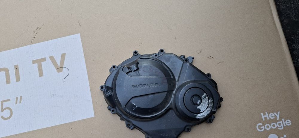 Dekiel pokrywa karter silnika sprzegla  cb honda cb600f cb 600 f cbr 11330mfgd00 11330-mfg-d00 pc41 pc40 hornet