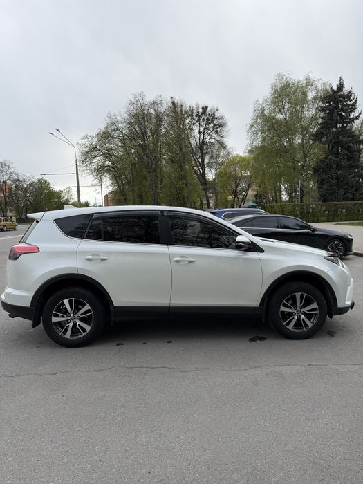 Продаж Toyota RAV4 2016 2.2 diesel механіка