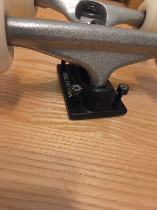 Real Skateboard trucki 7.5 + kółka + łożyska montażówki