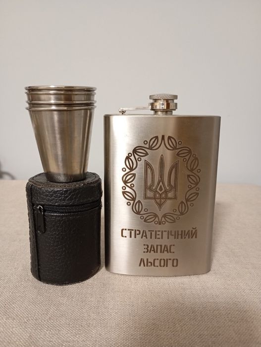 Фляга подарочная и набор металлических рюмок