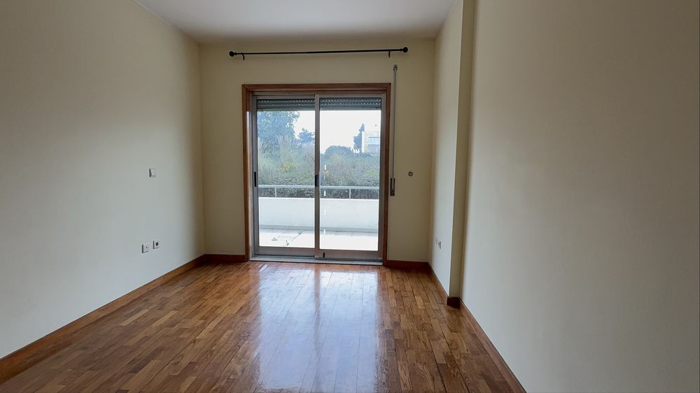 Apartamento t2+1 com terraço nos maninhos