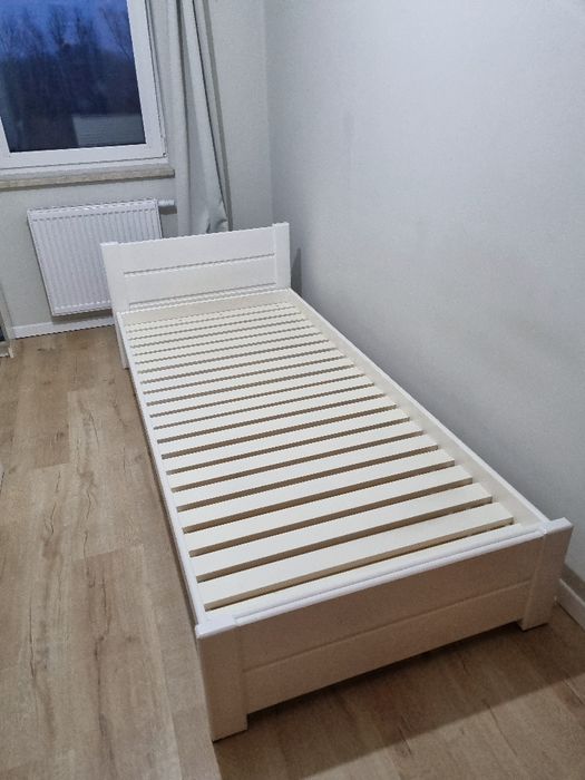 Łóżko drewniane 90 x 200 z materacem