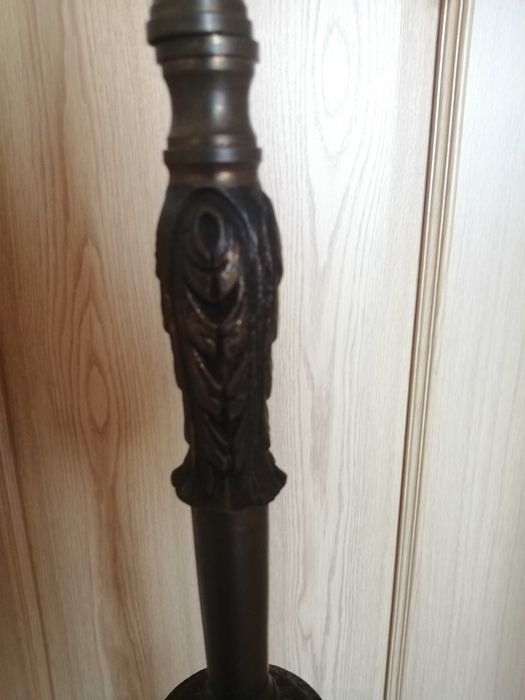 Candeeiro de pé em bronze antigo