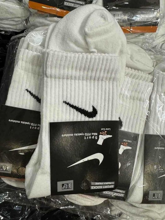 Skarpety Nike 3 pary bialych i 3 pary czarnych