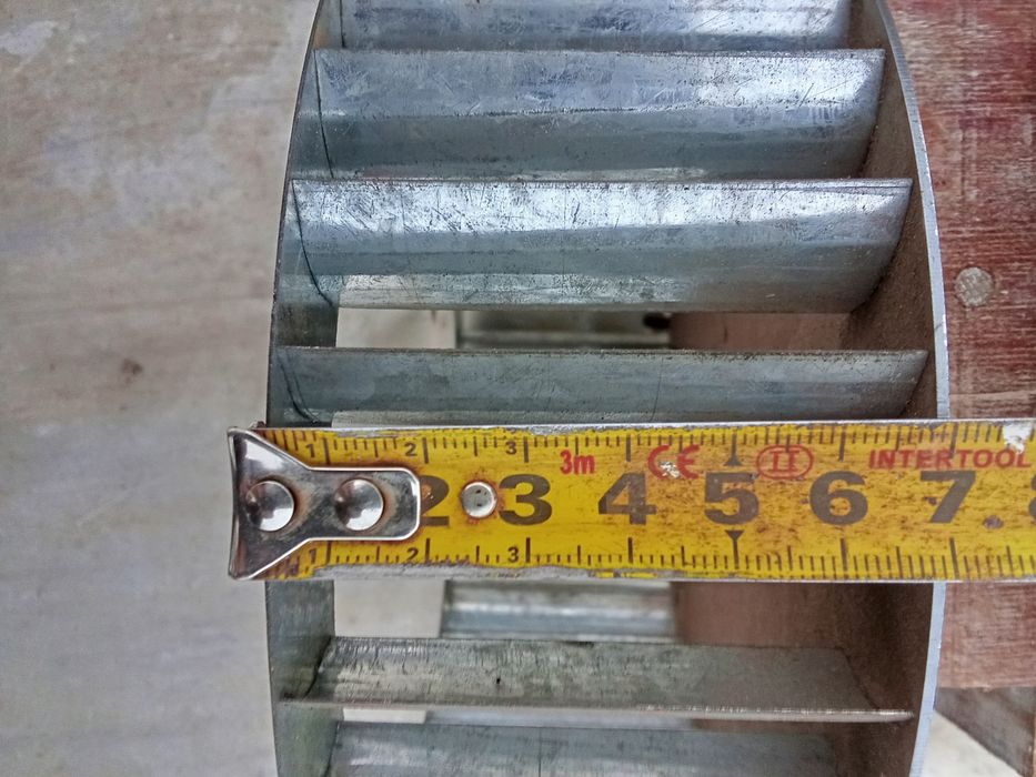 Продам крильчатку на витяжку в майстерні  гаражі чи  де ще.