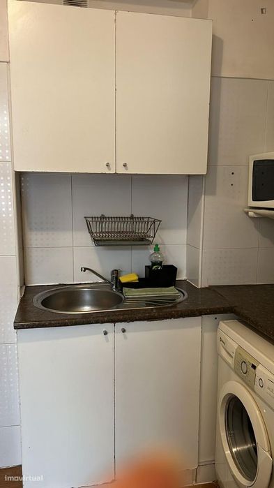 Quarto - localizado em Arroios Lisbon
