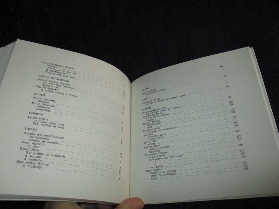 Livro Poesia Africana de Hoje 1ª edição Futura