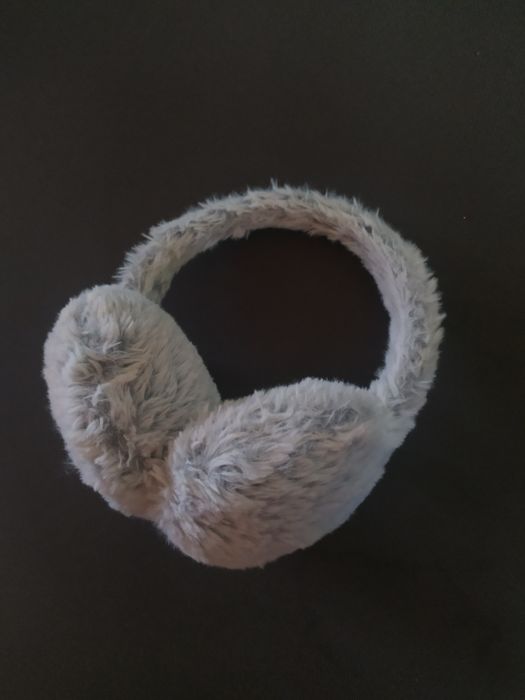 Szare zimowe nauszniki