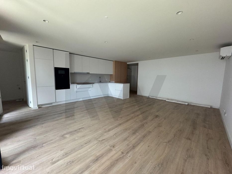 Apartamento T3 junto à Ria , COM VARANDA, para vender em Aveiro