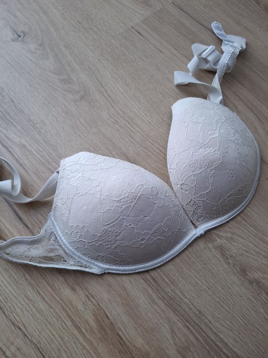 Pepco biustonosz kremowy koronkowy rozmiar 80 C push up seksowny sexy