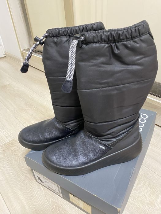 Продам фірмове взуття ecco, дуже зручні і теплі,мають Gore-tex.