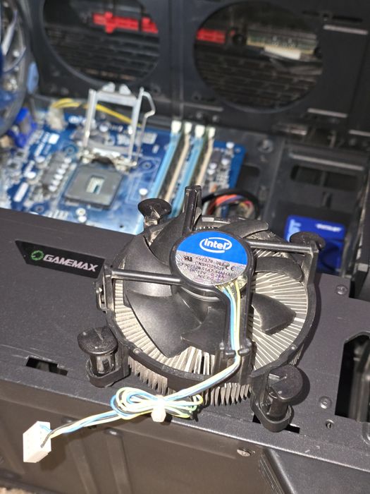 Процессор з радіатором  Intel Core i7-3770