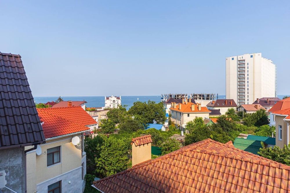 Аренда  дома возле моря  / Аркадия  , бассейн  , 8 соток, подвал ,свет