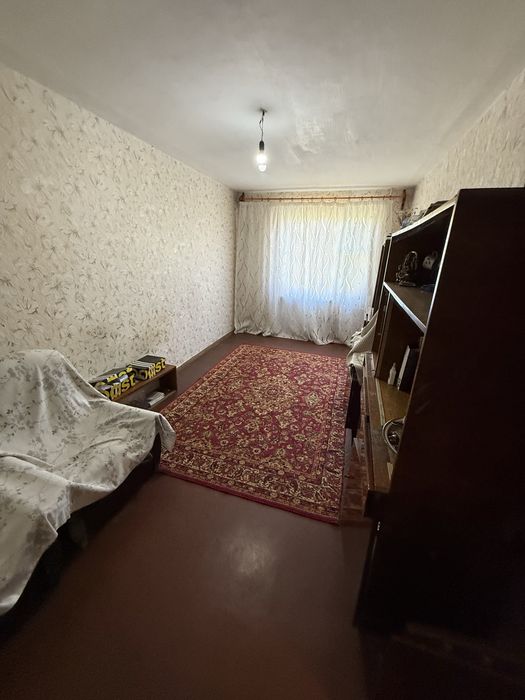 Продам 3-комн квартину на Тире, 3 этаж, не угловая