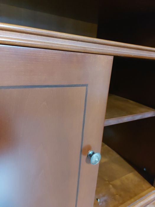 Móvel de televisão em cerejeira