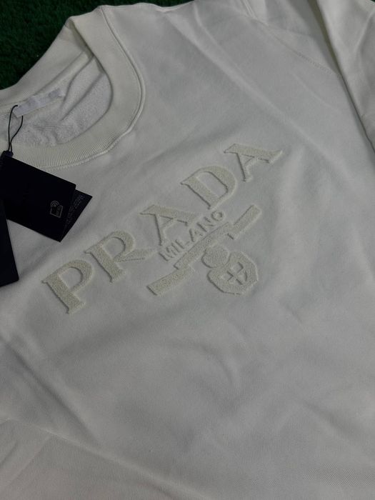світшот. Prada..