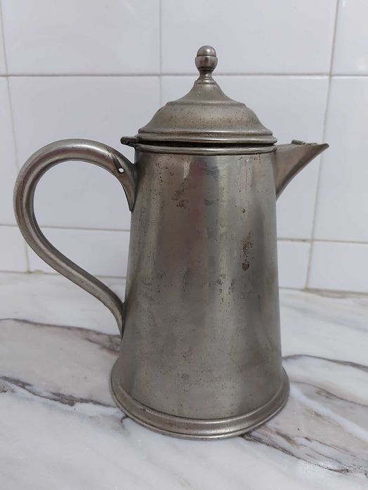 Cafeteira antiga em casquinha