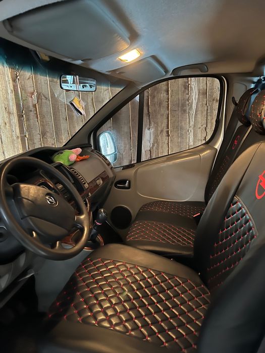 Опель Віваро 2.5