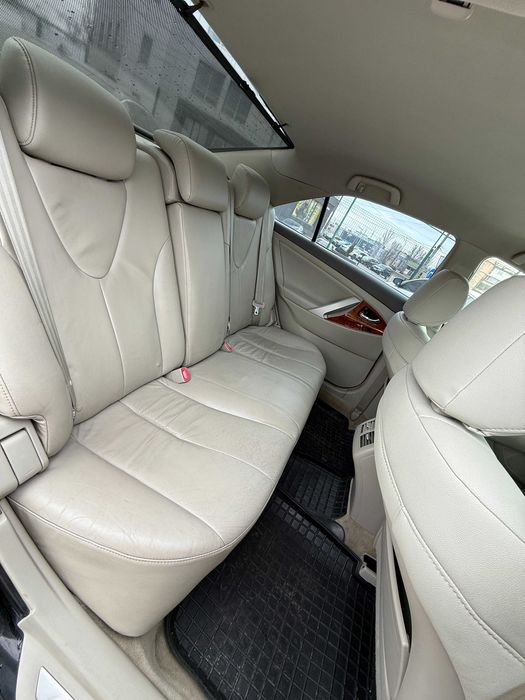 Продам Toyota Camry  рік можлива розстрочка,кредит,обмін!