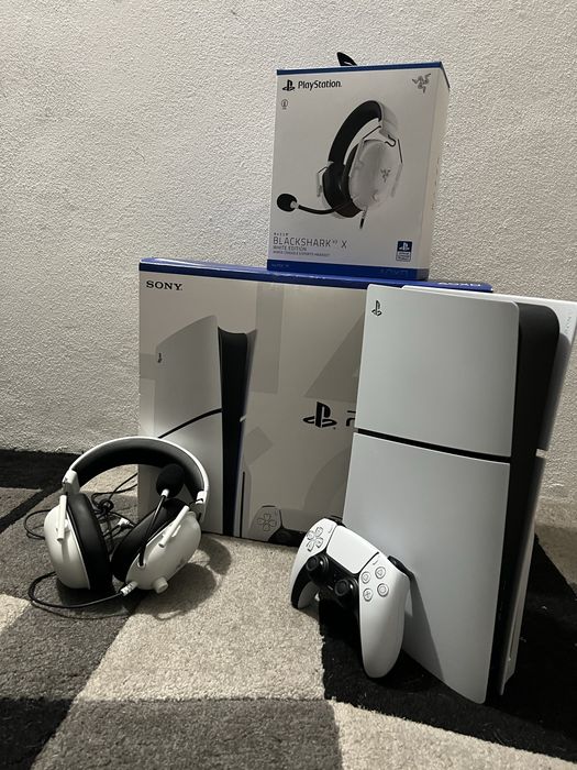 PS5 1TB + Razer BlackShark V2 X White Edition (Headphones)