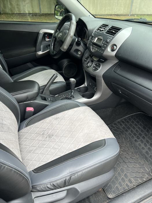 Продам Toyota RAV4 2007г автомат  2,0 газ/бензин