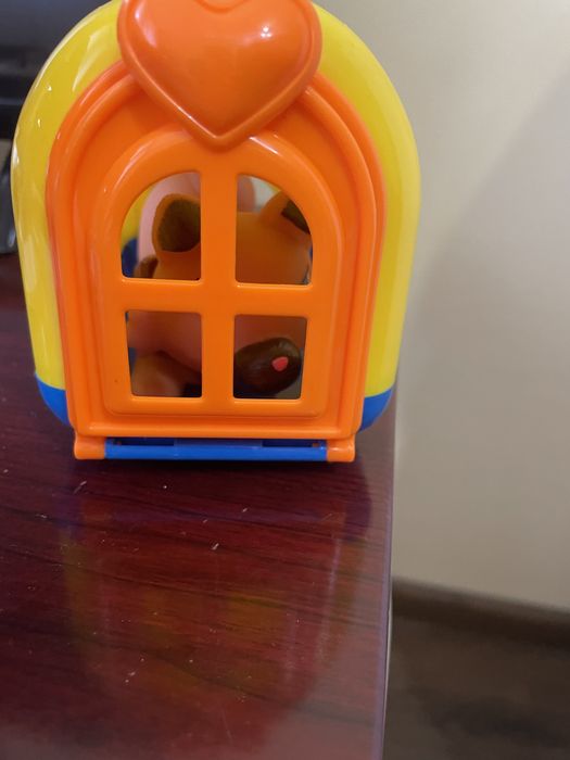 Собачка в домике