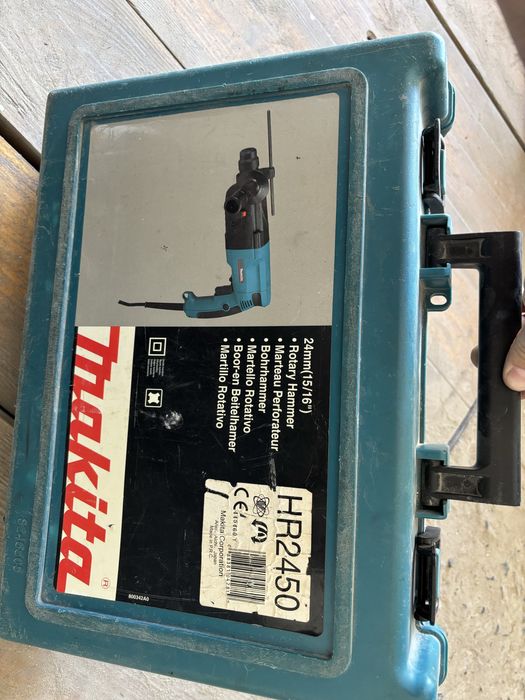 Перфоратор Makita HR2450