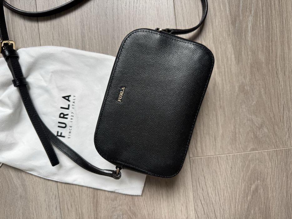 Міні сумочка crossbody furla mini camera bag кросбоді чорна шкіряна