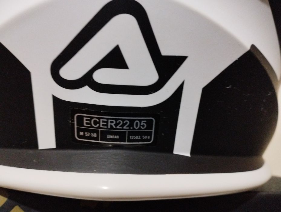 Capacete Acerbis e óculos Scott junto ou separado