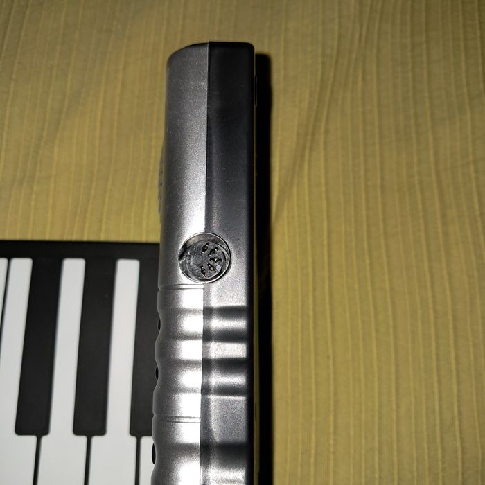 Vendo Teclado com 61 teclas