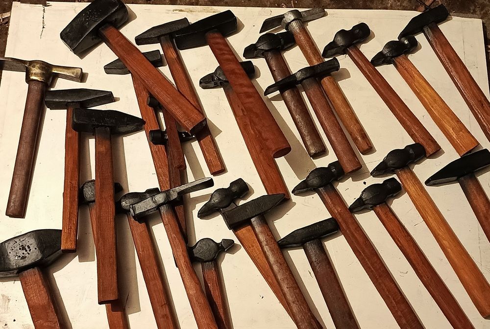 Продам молотки та сокири радянської якості. Різні розмірі та вага