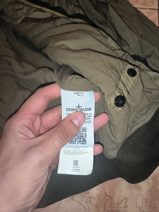 Куртка Stone island оригинал новое состояние нейлоновая очень круто смотриться на теле розмiр м дивіться заміри в описі