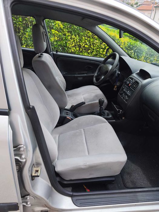 Mitsubishi Carisma 1.3 Sedan GPL/Gasolina – 1.500 € Negociáveis