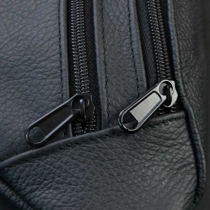 Качественная бананка из натуральной кожи. Цвет: чёрный.