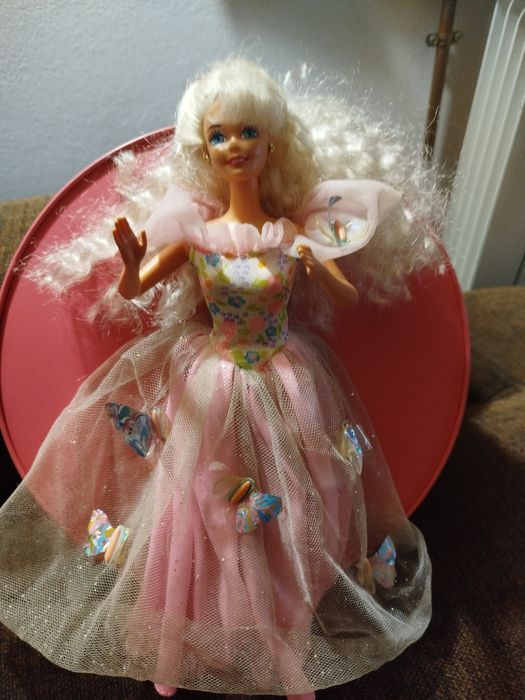 Boneca Barbie modelo borboleta