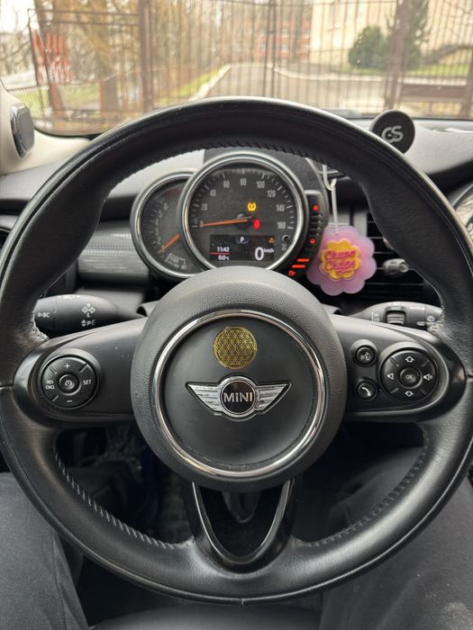 Mini Cooper one 4 doors 2017