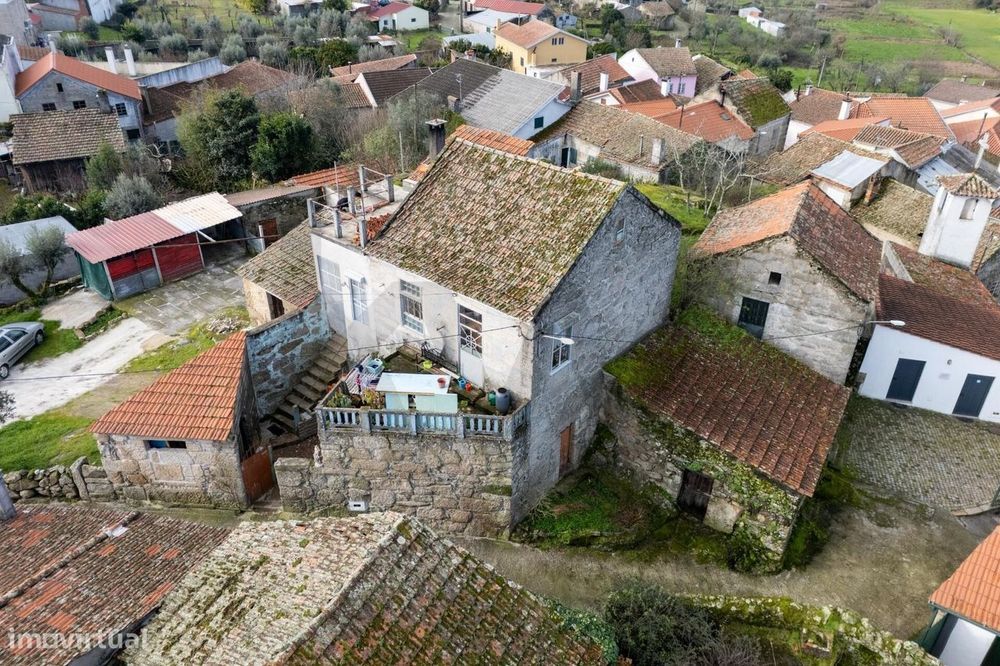 Moradia T2+1 a 20 minutos de Viseu  | Varanda e Terraço | Apta para Fi