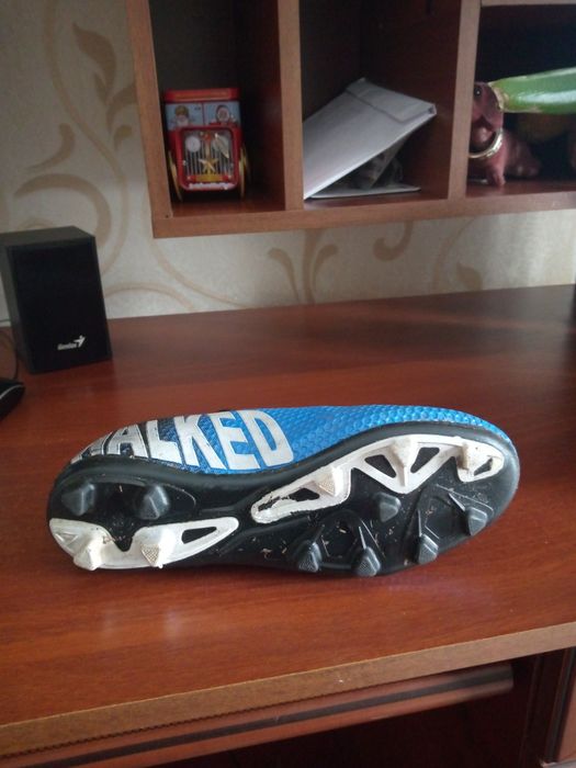 Продам футбольні бутци