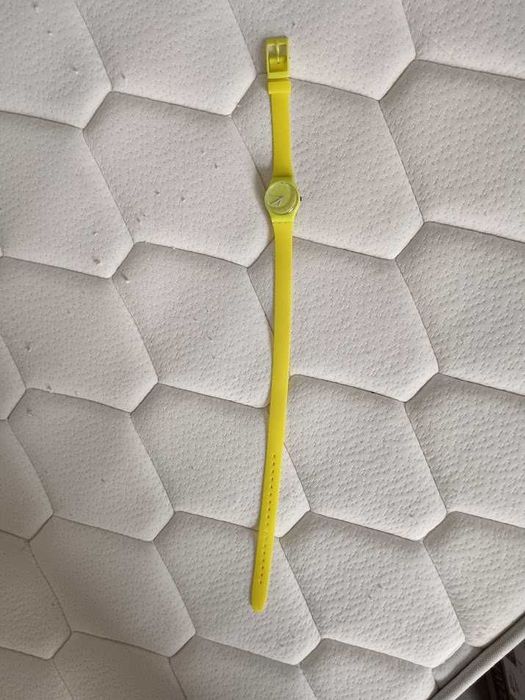 Relógio swatch amarelo de 2 voltas