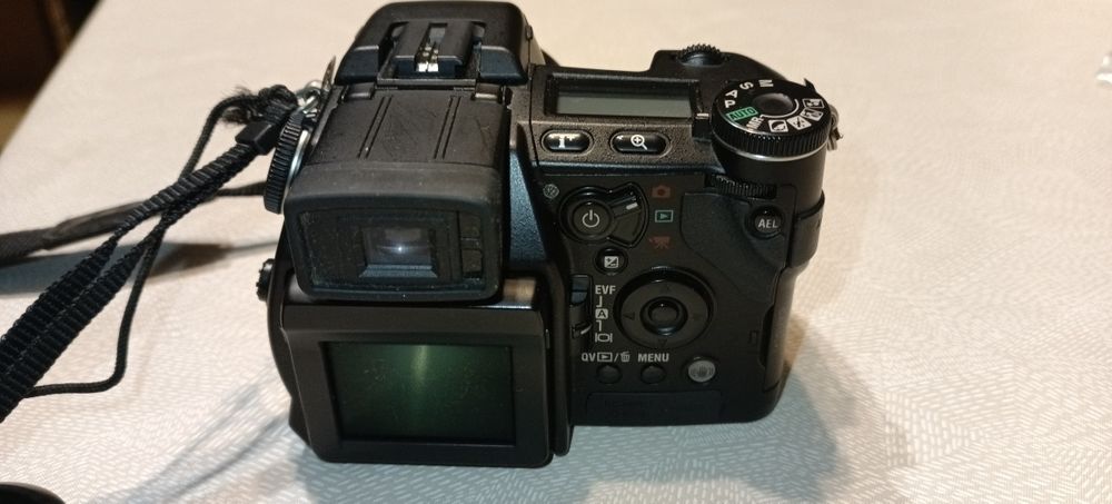 Konika Minolta Dimage A2 + lampa błyskowa Minolta + barety pack...