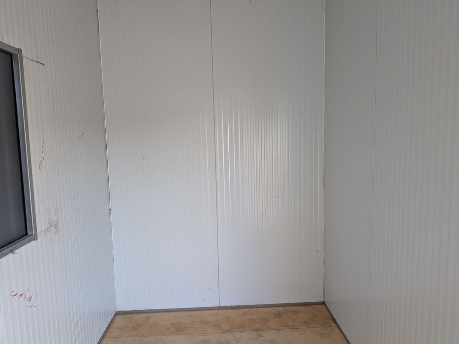 Anexo em PVC c/ base em madeira 4m x 2m x 3m