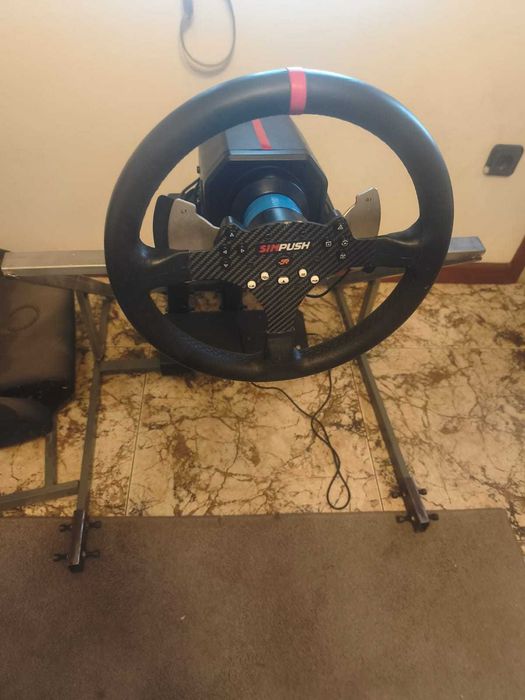 Simulador com volante e set pedais
