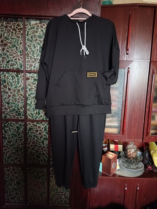 Dres czarny luxury