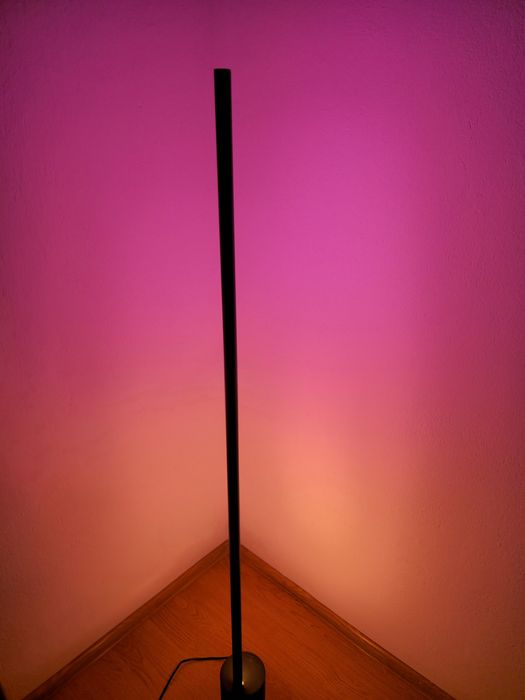 Lampa podłogowa Philips Hue Signe Floor Gradient Czarna