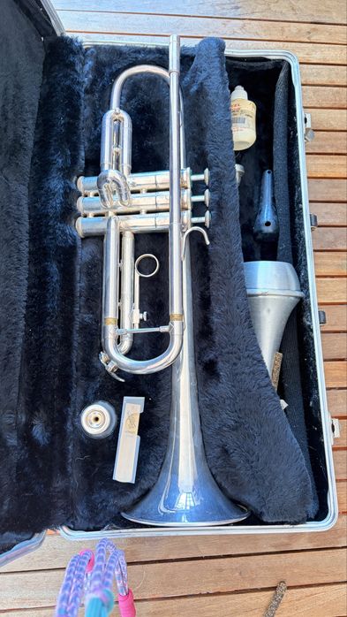 Trompete Bach Selmer Company Prateado Instrumento Sopro com Estojo Rígido