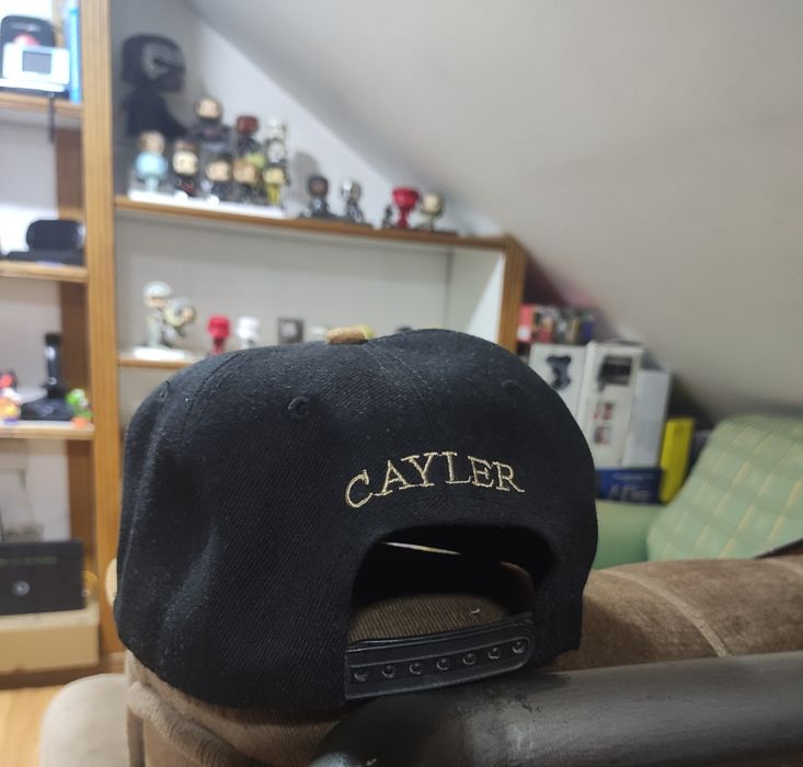 Bonés de vários estilos