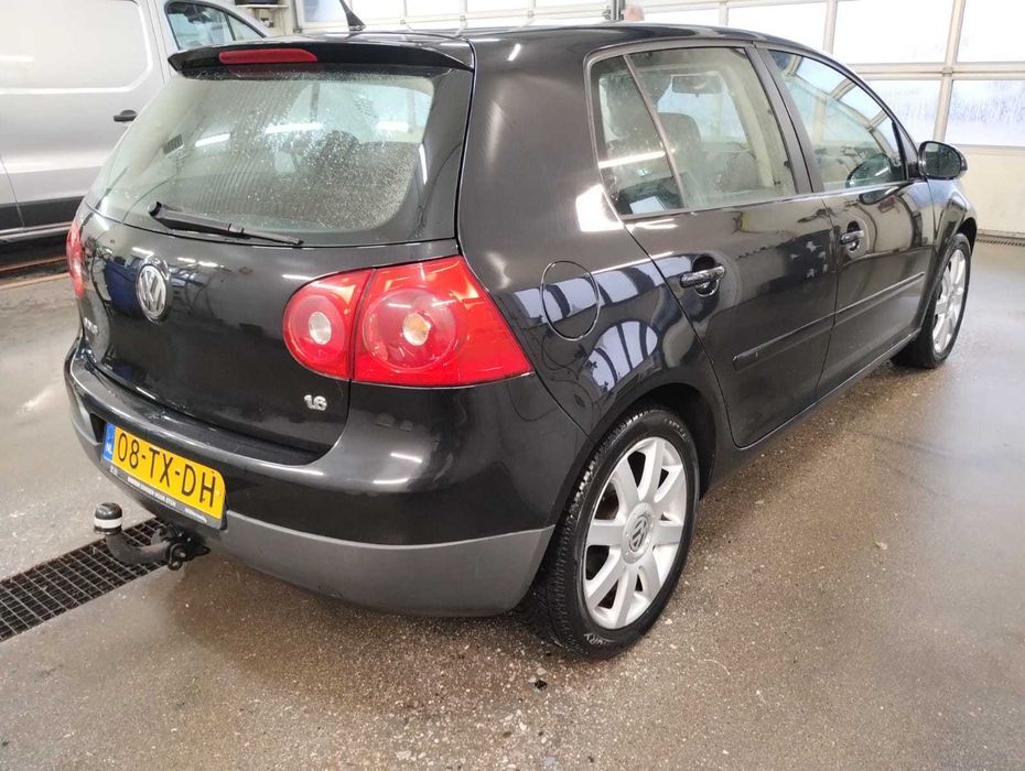 VW Golf 1.6 MPI 102 km.5-drzwiowy, sprowadzony