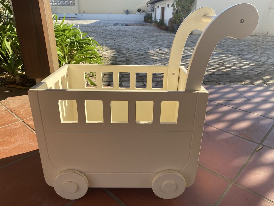 Carrinho de madeira para brinquedos / cesto para brinquedos