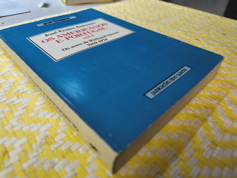 Os Americanos em Portugal Vol I – 
José Freire Antunes