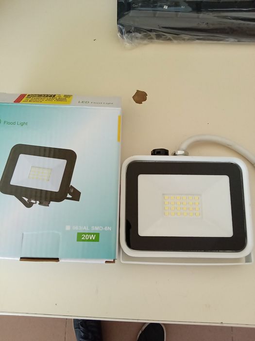 Projectores de leds 20w 1400 lumens novos